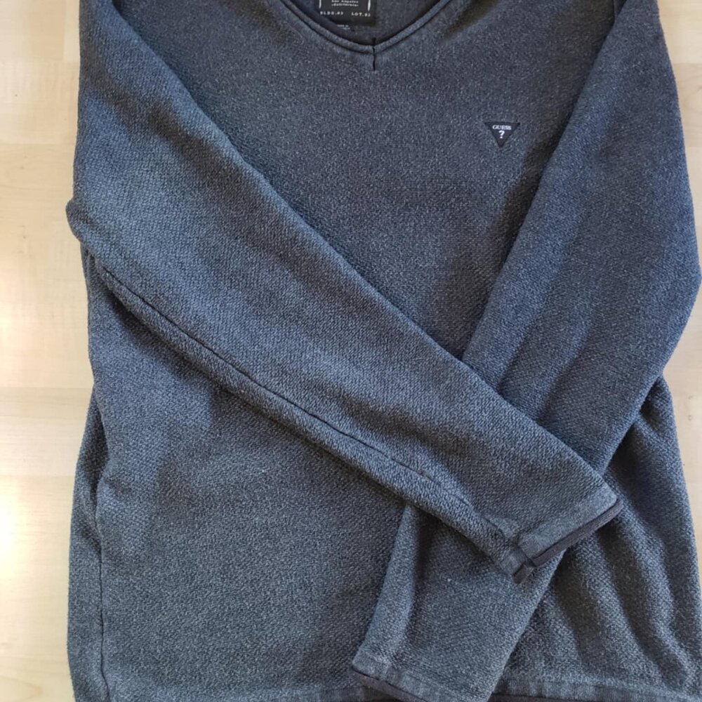 Guess V Neck Mens (although could be unisex) sweater size M-great condition!